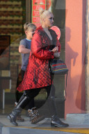 PEOPLE - Gwen Stefani mit den Kids in Los Angeles unterwegs