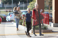 PEOPLE - Gwen Stefani mit den Kids in Los Angeles unterwegs