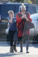 PEOPLE - Gwen Stefani mit den Kids in Los Angeles unterwegs