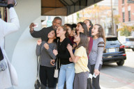 PEOPLE - Jamie Foxx gut gelaunt auf Selfie-Tour mit Fans