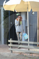 PEOPLE - Bella Thorne hat die Haare schön