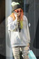PEOPLE - Bella Thorne hat die Haare schön