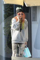 PEOPLE - Bella Thorne hat die Haare schön