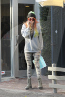 PEOPLE - Bella Thorne hat die Haare schön