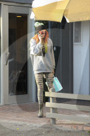 PEOPLE - Bella Thorne hat die Haare schön