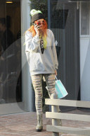 PEOPLE - Bella Thorne hat die Haare schön