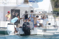 EXKLUSIV - Catherine Zeta-Jones und Michael Douglas entspannen sich auf einer Jacht in Mexico