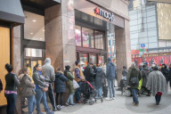 NEWS - New York: Thanksgiving day Shopping