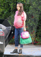 PEOPLE - Schwangere Mila Kunis in Studio City unterwegs