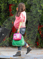 PEOPLE - Schwangere Mila Kunis in Studio City unterwegs
