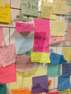 NEWS - New York: Post-it Protest Wand gegen Trump am Union Square 