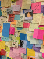 NEWS - New York: Post-it Protest Wand gegen Trump am Union Square 
