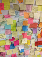 NEWS - New York: Post-it Protest Wand gegen Trump am Union Square 