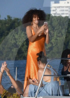 EXKLUSIV - Solange Knowles feiert Thanksgiving auf einem Segelboot in Florida