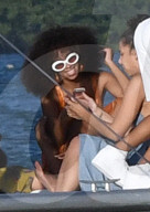 EXKLUSIV - Solange Knowles feiert Thanksgiving auf einem Segelboot in Florida
