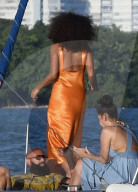 EXKLUSIV - Solange Knowles feiert Thanksgiving auf einem Segelboot in Florida