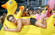 PEOPLE - Feiert lieber im Pool: "Ex On the beach"-Star Jordan Davies 