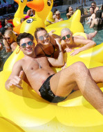 PEOPLE - Feiert lieber im Pool: "Ex On the beach"-Star Jordan Davies 