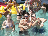 PEOPLE - Feiert lieber im Pool: "Ex On the beach"-Star Jordan Davies 