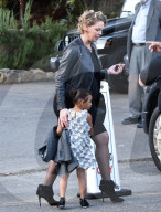 PEOPLE - Schwangere Katherine Heigel mit geht mit der Familie zum  Thanksgiving-Dinner