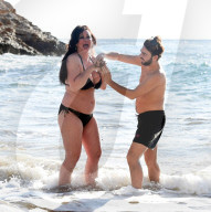 PEOPLE - Reality-Sternchen Lis Appleton produziert sich in Spanien