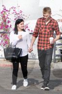 PEOPLE - KŸsse im Regen: Ariel Winter und Levi Meaden