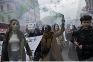 NEWS - Frauen demonstrieren weltweit gegen Gewalt