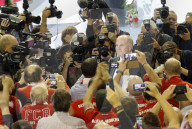NEWS - München: FC Bayern Versammlung feiert Uli Hoehness