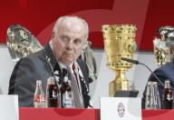 NEWS - München: FC Bayern Versammlung feiert Uli Hoehness