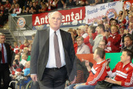 NEWS - München: FC Bayern Versammlung feiert Uli Hoehness