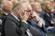 NEWS - München: FC Bayern Versammlung feiert Uli Hoehness