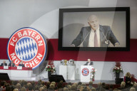 NEWS - München: FC Bayern Versammlung feiert Uli Hoehness