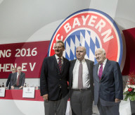 NEWS - München: FC Bayern Versammlung feiert Uli Hoehness