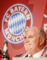 NEWS - München: FC Bayern Versammlung feiert Uli Hoehness
