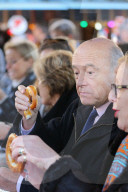 NEWS - Frankreich Vorwalen: Alain Juppé gibt sich volksnah