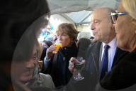 NEWS - Frankreich Vorwalen: Alain Juppé gibt sich volksnah