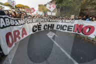 NEWS - Prtoeste in Italien gegen Renzi und das Referendum