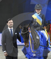 PEOPLE - Carl Philip an der internationalen Pferdeshow