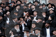 NEWS - 4550  Rabbies am Chabad-Luvavitch in Brooklyn