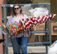 PEOPLE - Melissa McCarthy hat sich schon mal Weihnachts-Deko besorgt