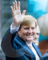 PEOPLE - Windiger Empfang: Die belgischen Royals auf Staatsbesuch in Amsterdam