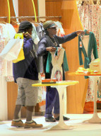 EXKLUSIV - Grace Jones im Shopping-Fieber