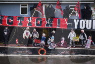 PEOPLE - Vivian Westwood's Sohn Joe Corre verbrennt aus Protest  "Sex Pistols"-Erinnerungsstücke