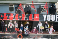 PEOPLE - Vivian Westwood's Sohn Joe Corre verbrennt aus Protest  "Sex Pistols"-Erinnerungsstücke