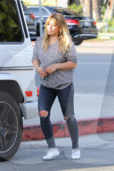 PEOPLE - Hilary Duff mit Klein Luca in Studio City unterwegs
