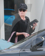 EXKLUSIV - Shopp till you drop: Charlize Theron bummelt in Beverly Hills