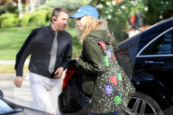 PEOPLE - Suki Waterhouse hechtet aus dem Auto