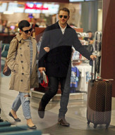 PEOPLE - Ginnifer Goodwin imd Josh Dallas landen in Vancouver