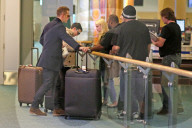 PEOPLE - Ginnifer Goodwin imd Josh Dallas landen in Vancouver