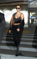 PEOPLE - Hailey Baldwin landet in Los Angeles